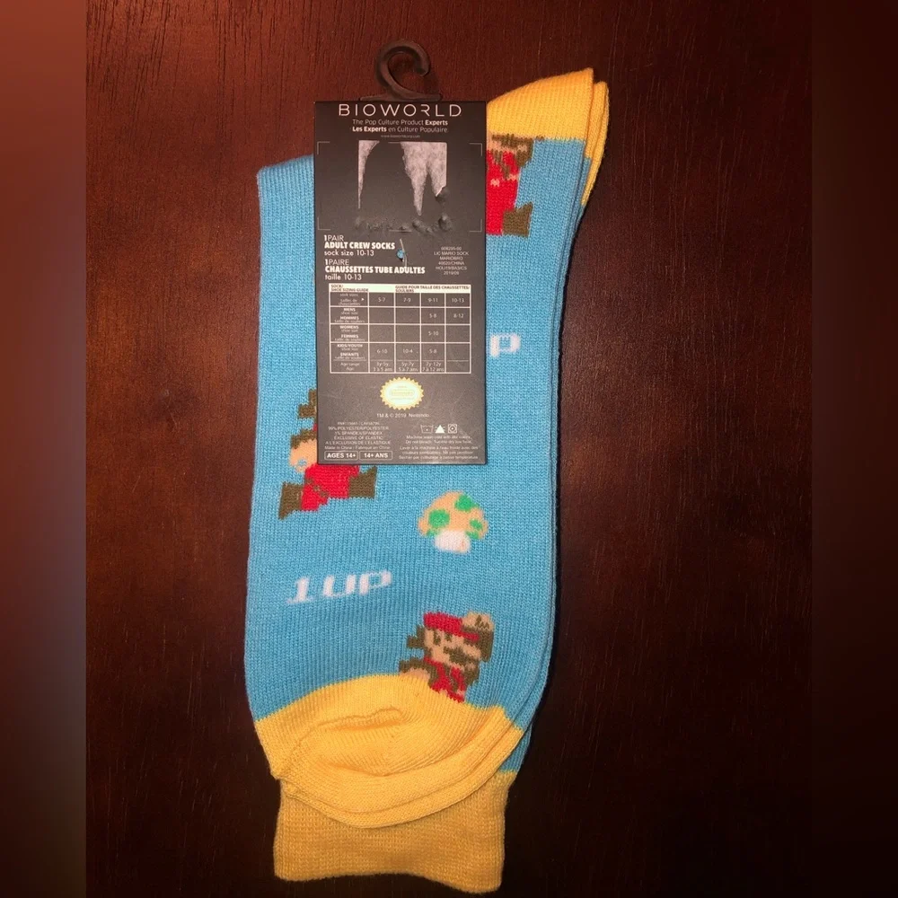 SUPER MARIO BROS NOVELTY CREW SOCKS NWT MEN’S SHOE SIZE 8-12